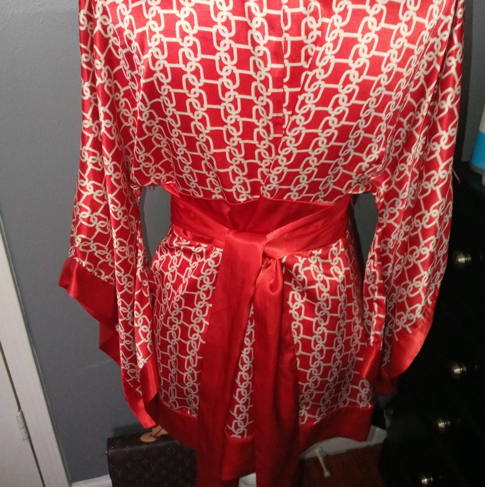 Woman's Top - Picture 6 of 6